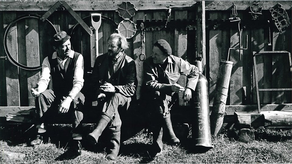 Bror Marklund, Viktor Jonsson, William Marklund vid verkstaden i Funäsdalen. Foto: Jan Rietz.